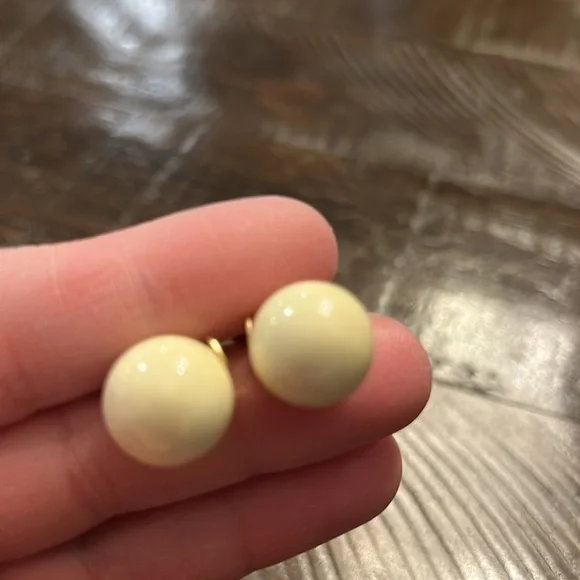 Vintage Clip on Earrings - Picture 2 of 6